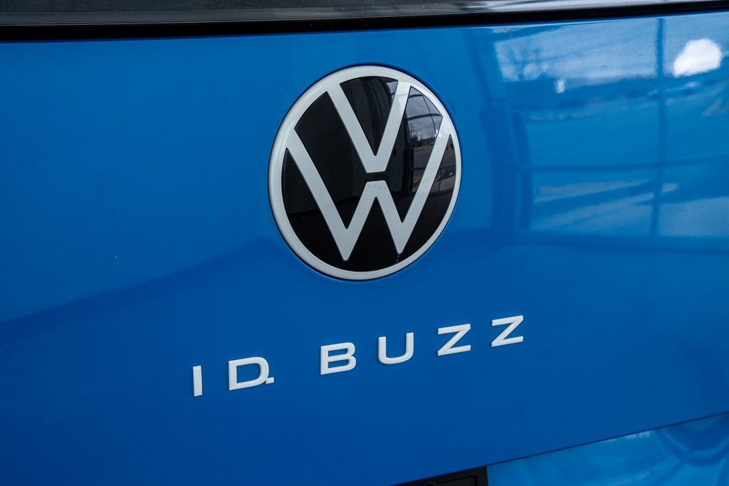 Used 2025 Volkswagen ID. Buzz 1st Edition image 23