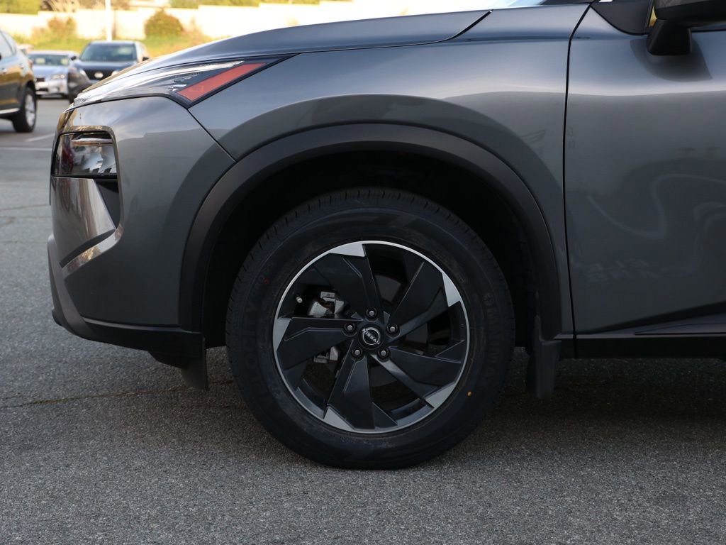 Used 2024 Nissan Rogue SV image 11