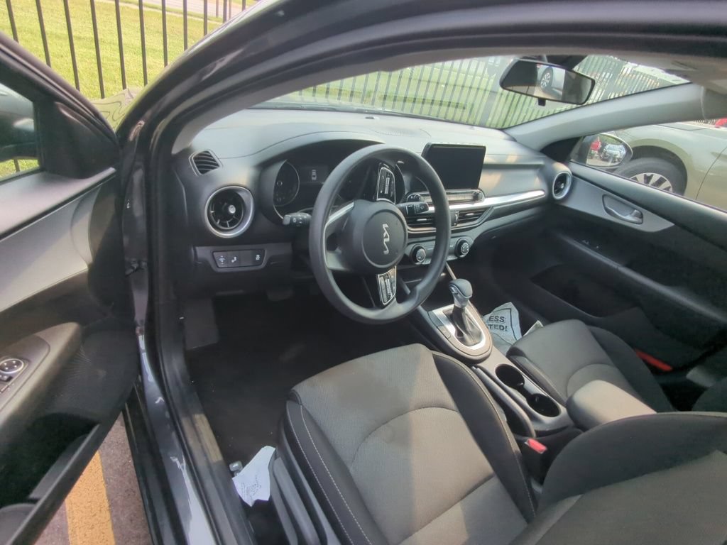 Used 2024 Kia Forte LXS w/ LXS Technology Package FWD image 7