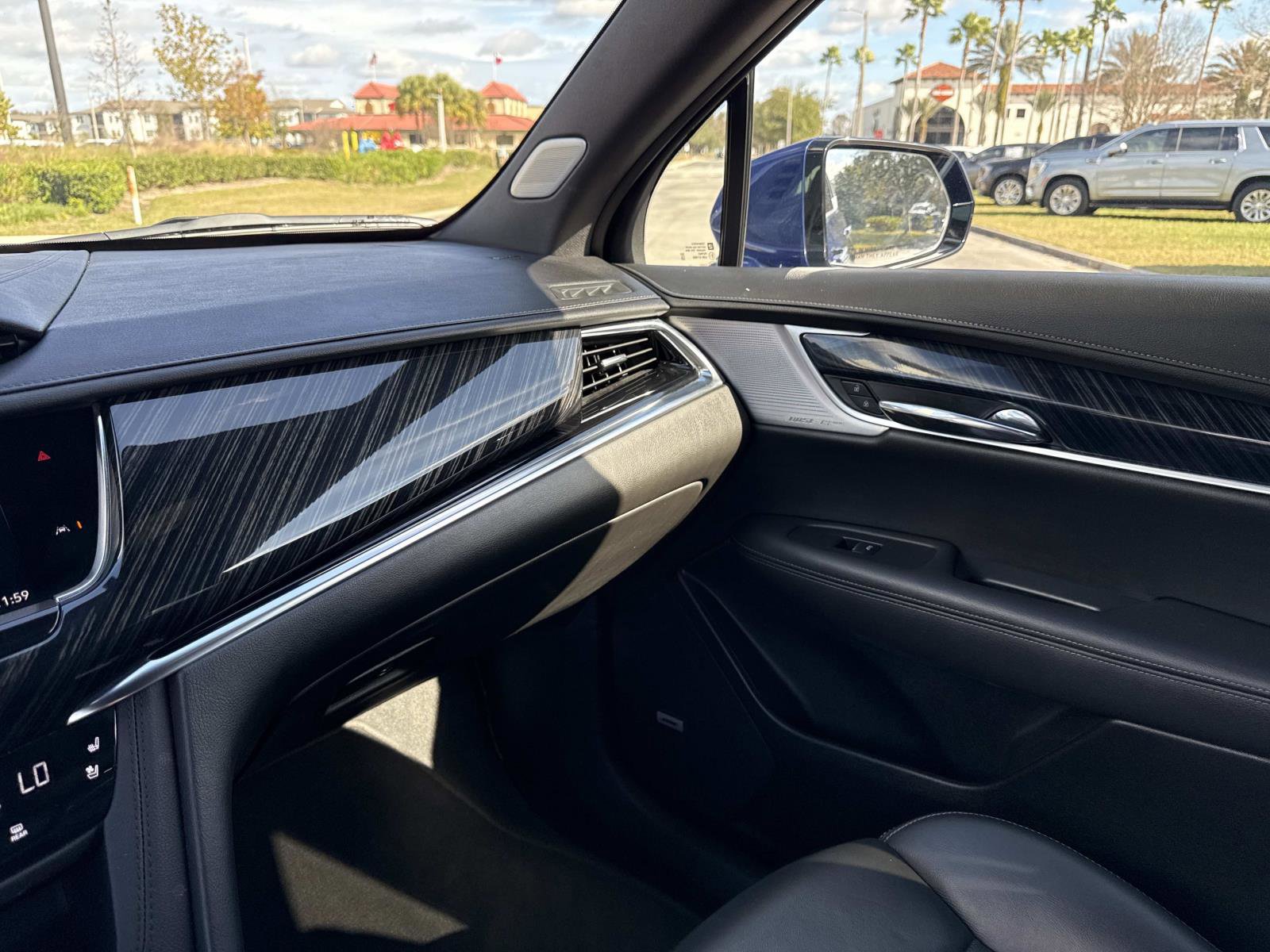 Used 2025 Cadillac XT6 Premium Luxury image 25