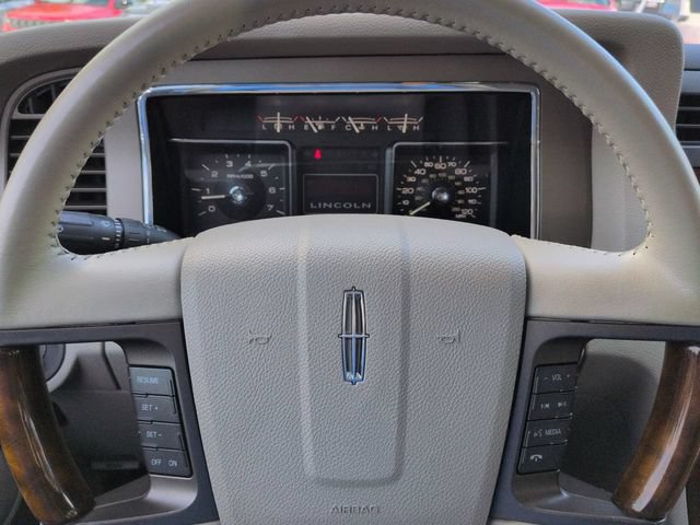 Used 2013 Lincoln Navigator L 2WD image 34