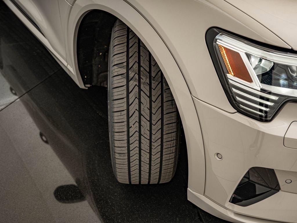 Used 2021 Audi e-tron Premium w/ Convenience Plus Package AWD/4WD image 41