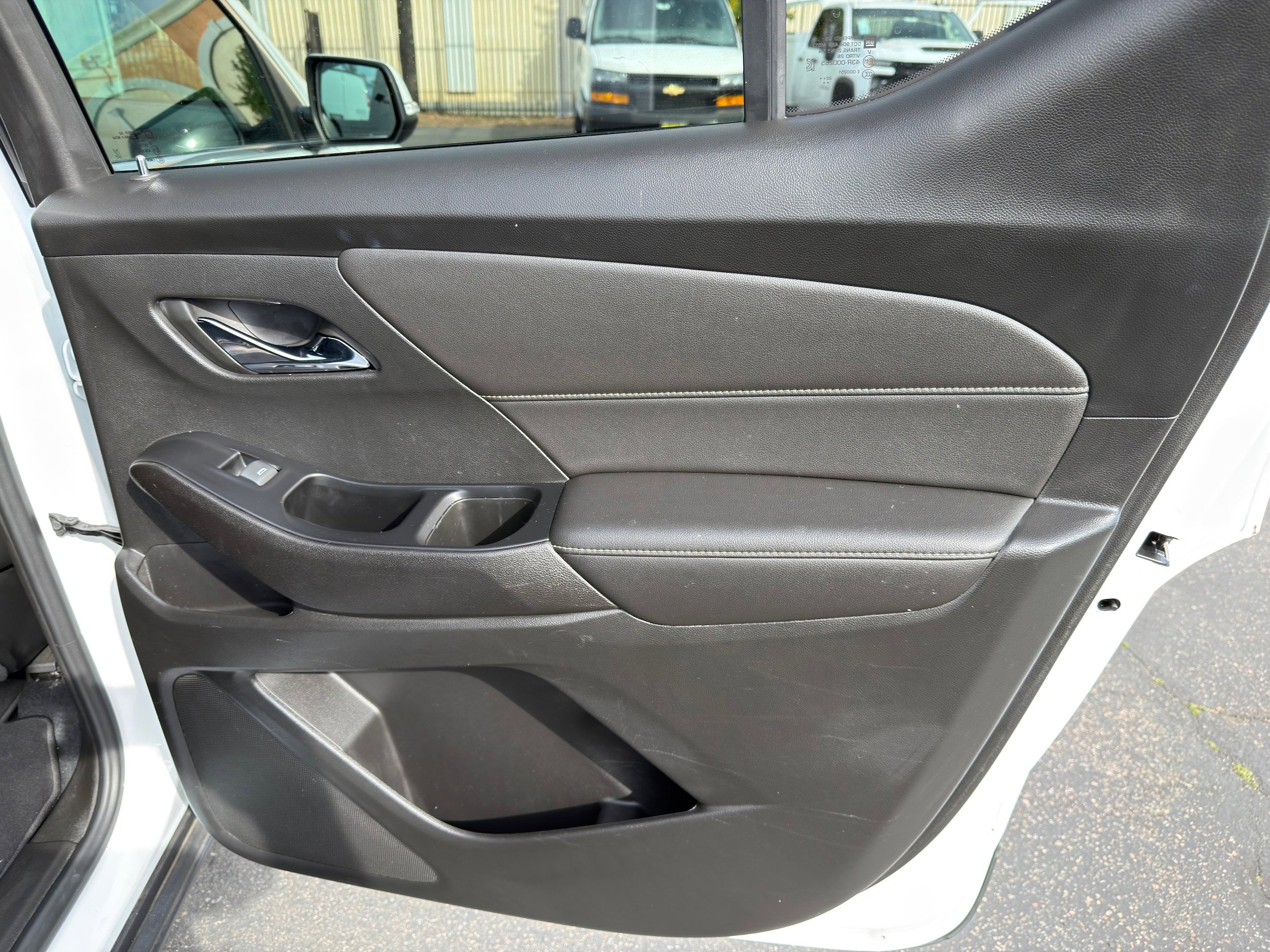 Used 2023 Chevrolet Traverse LT FWD image 10