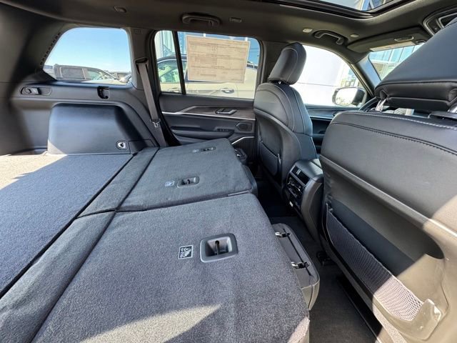 New 2025 Jeep Grand Cherokee Limited w/ Black Appearance Package image 21