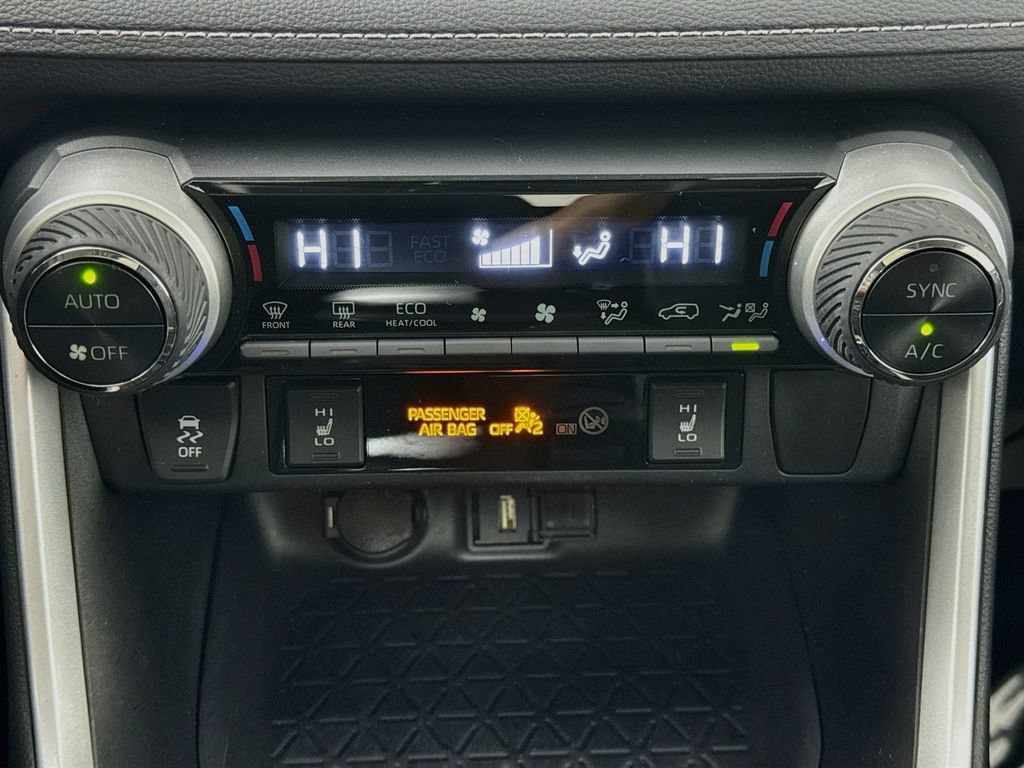Used 2021 Toyota RAV4 XLE w/ Convenience Package AWD/4WD image 17