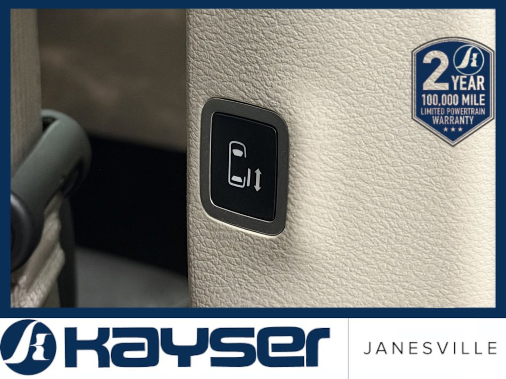 Used 2022 Chrysler Pacifica Touring-L w/ Uconnect Theater Family Group image 28