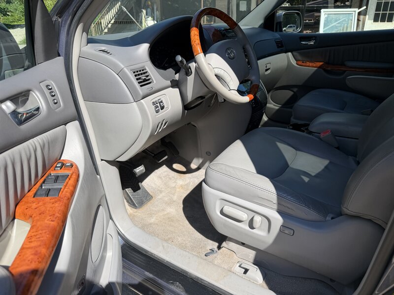 Used 2009 Toyota Sienna AWD image 27