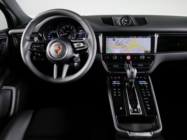 Certified 2026 Porsche Macan AWD/4WD image 15