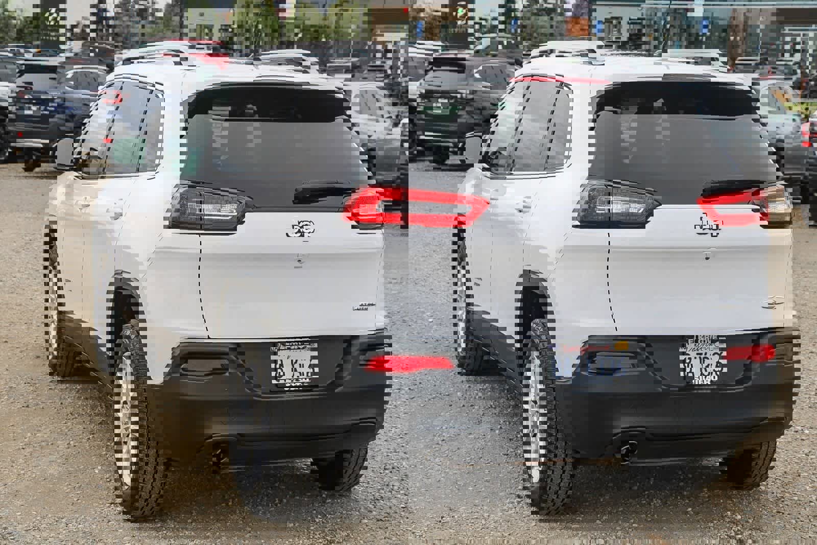 Used 2018 Jeep Cherokee Latitude image 2