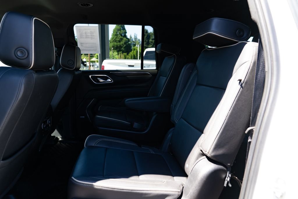 Used 2023 Chevrolet Suburban Premier AWD/4WD image 21