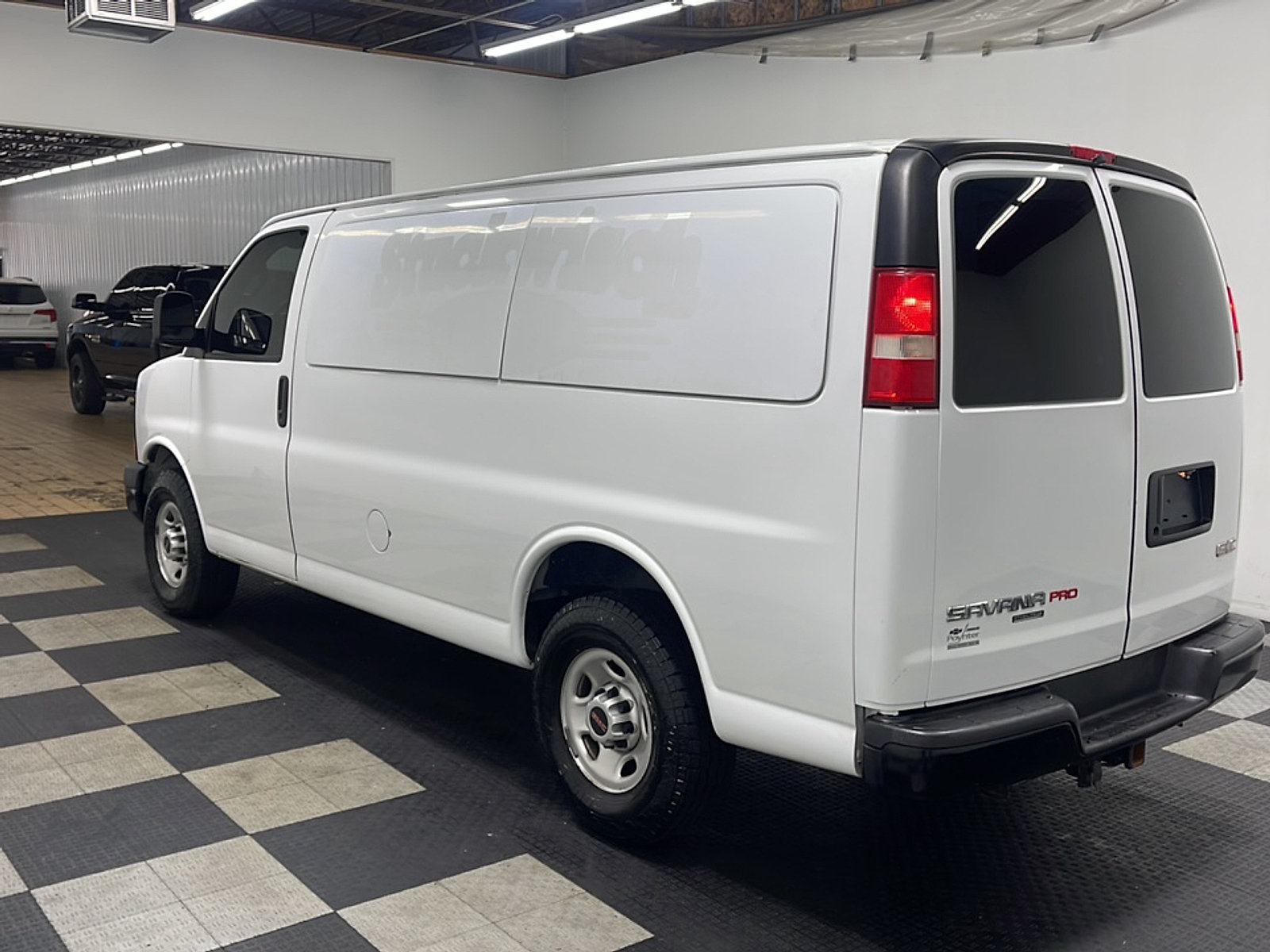 Used 2016 GMC Savana 2500 RWD image 11