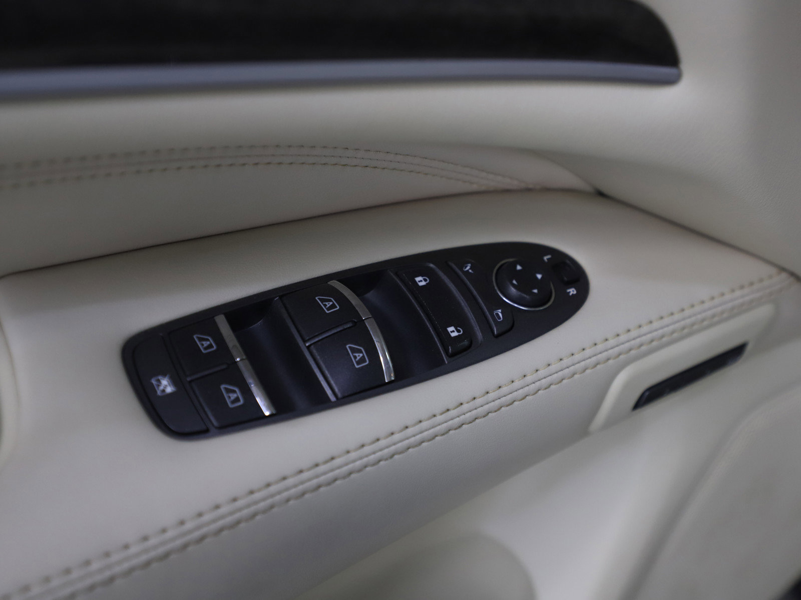 Used 2014 INFINITI QX60 AWD w/ Premium Plus Package image 22