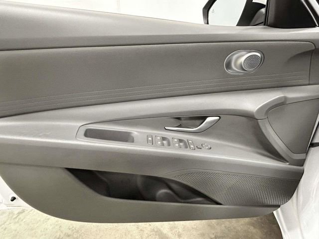 Certified 2025 Hyundai Elantra SE FWD image 13