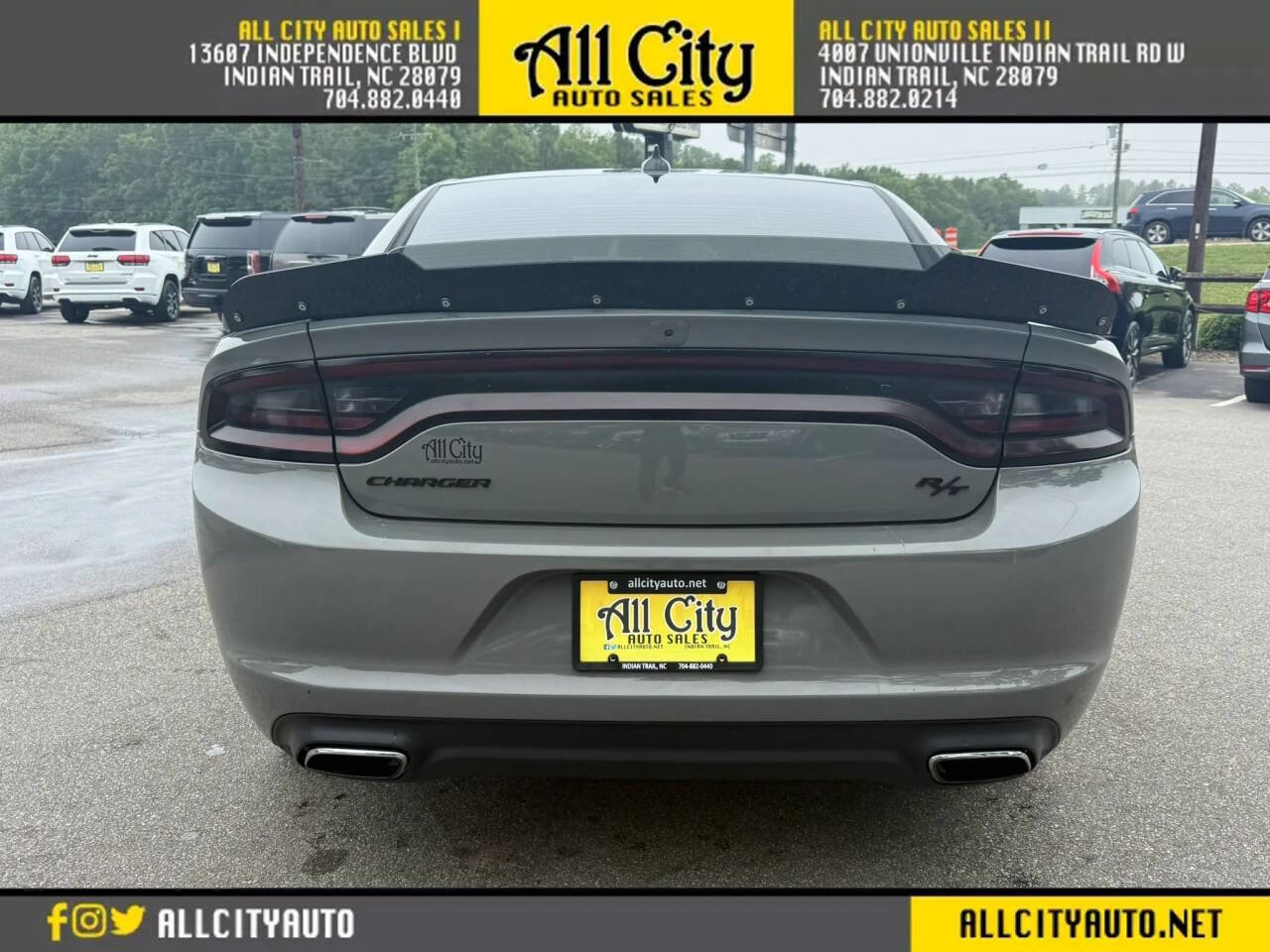 Used 2017 Dodge Charger R/T w/ Navigation & Travel Group RWD image 6