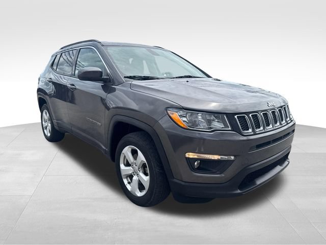 Used 2019 Jeep Compass Latitude w/ Popular Equipment Group AWD/4WD image 3
