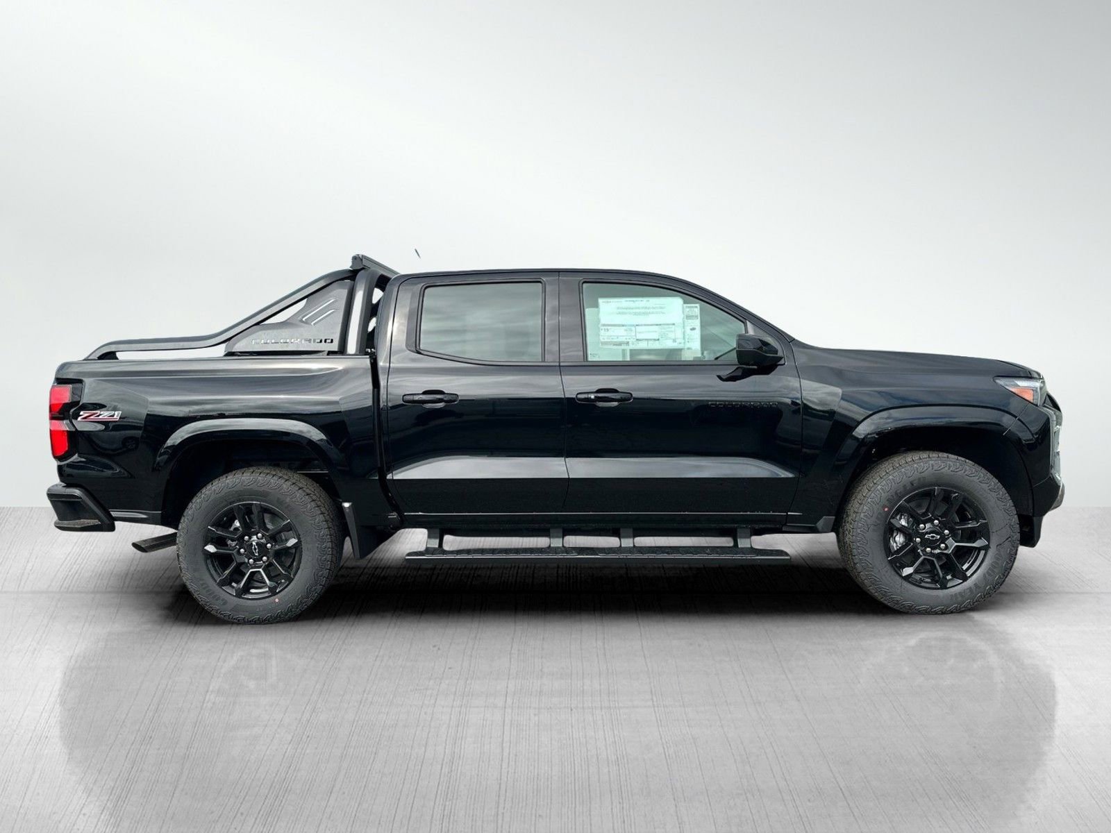 New 2025 Chevrolet Colorado Z71 w/ Midnight Edition AWD/4WD image 3