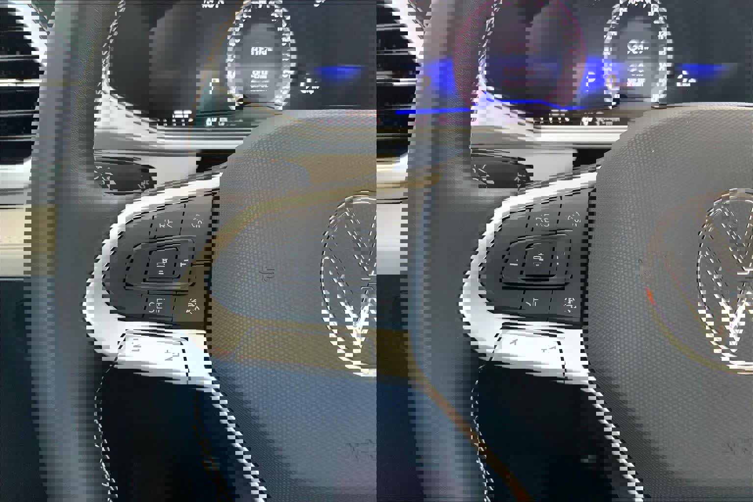 Used 2025 Volkswagen Taos SE AWD/4WD image 45