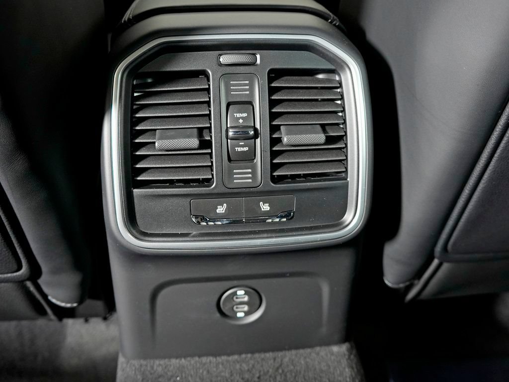 Certified 2026 Porsche Macan AWD/4WD image 33