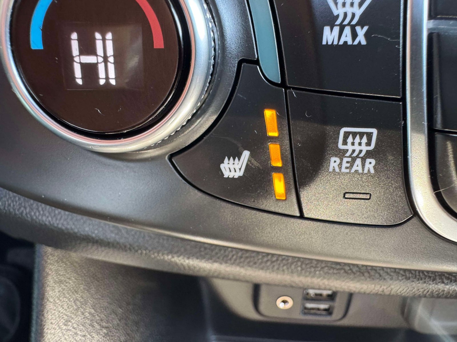 Used 2023 Chevrolet Traverse RS image 31