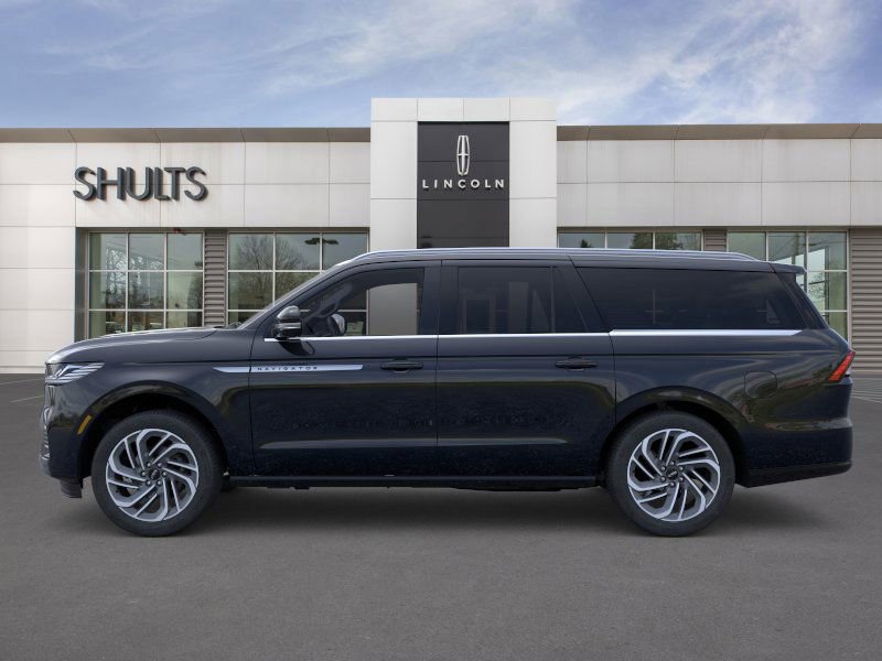 New 2025 Lincoln Navigator L Reserve image 3