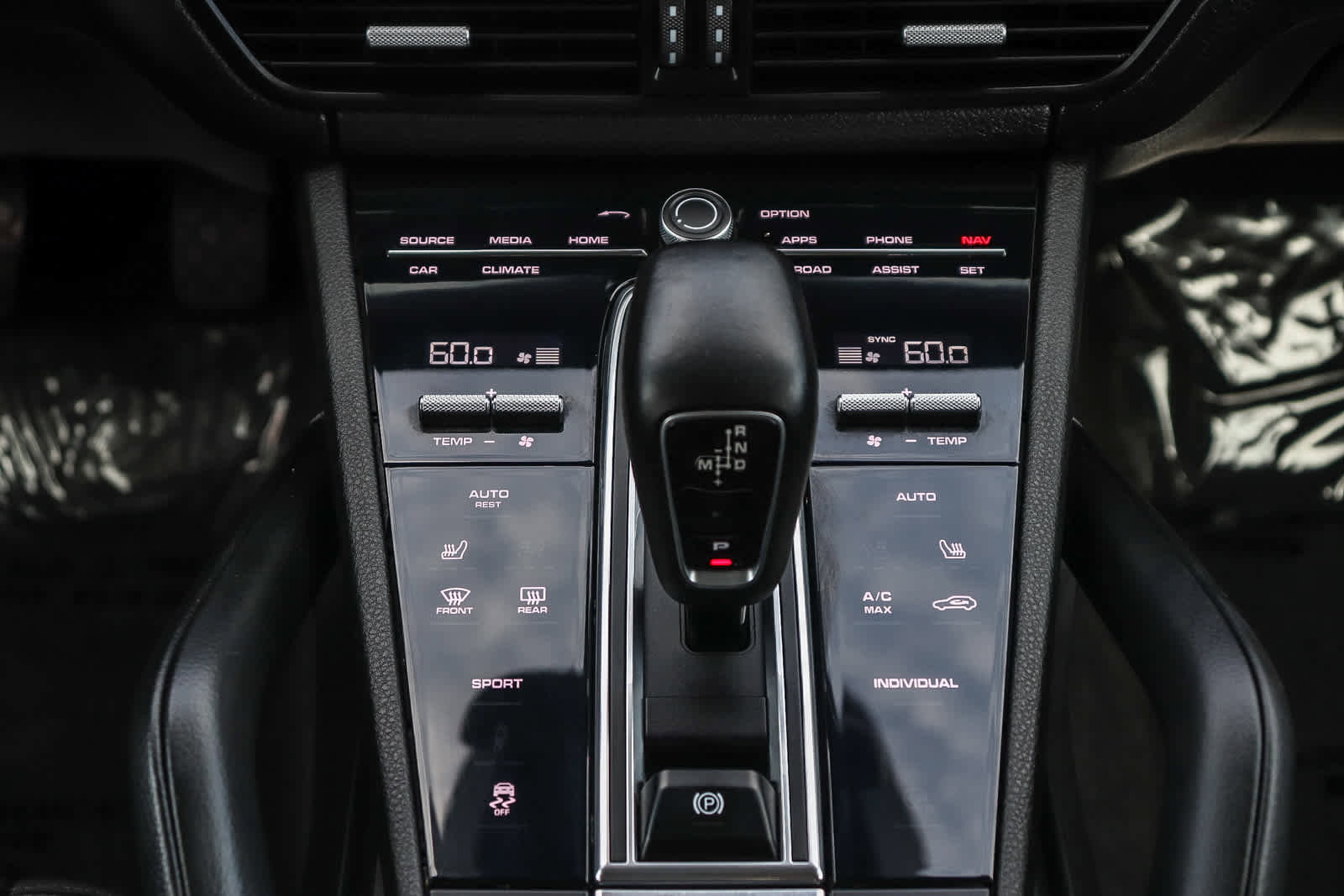 Used 2021 Porsche Cayenne w/ Driver Memory Package image 14