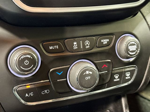 Used 2019 Jeep Cherokee Latitude Plus w/ Cold Weather Group image 16