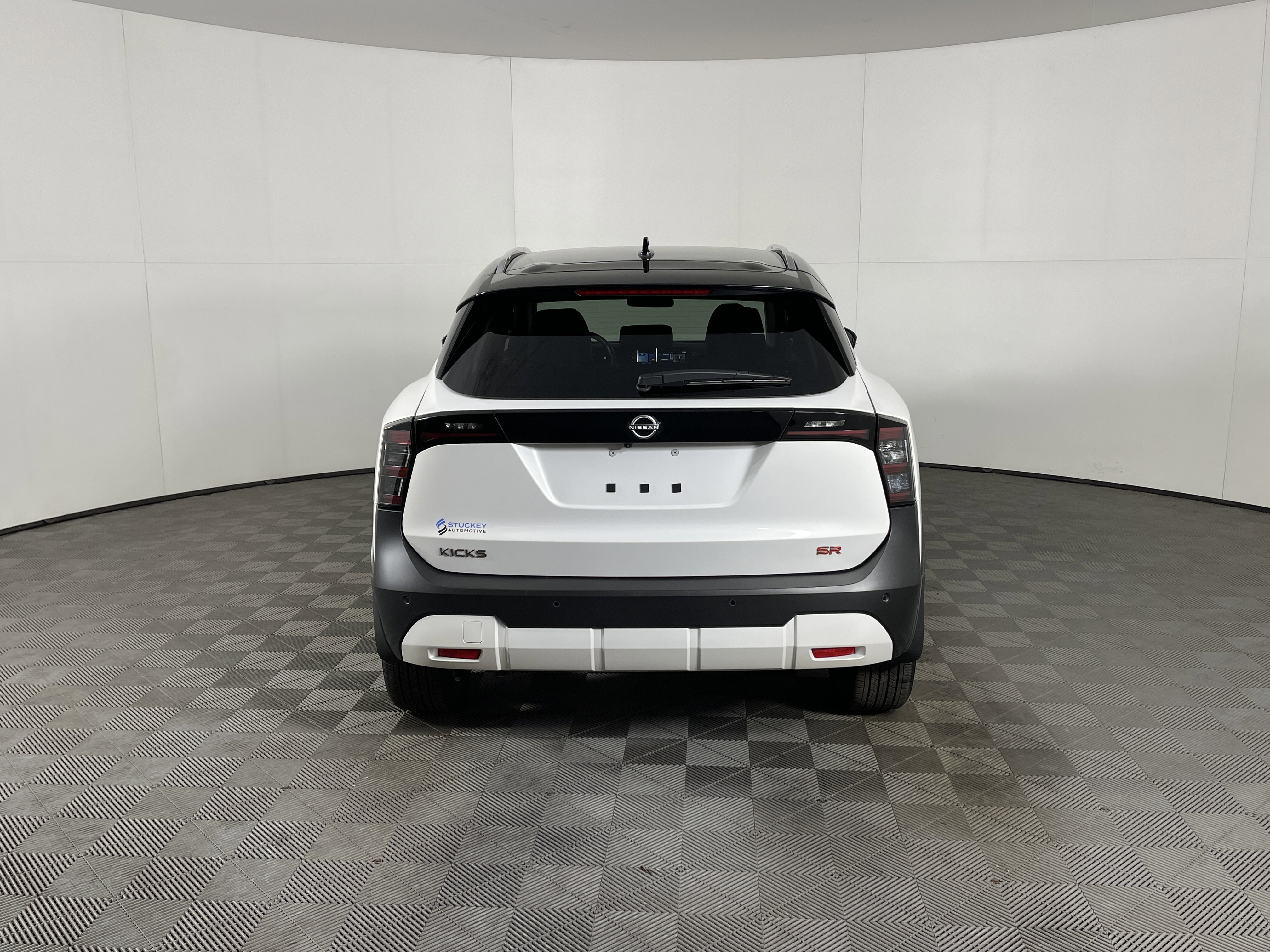 Used 2025 Nissan Kicks SR image 4