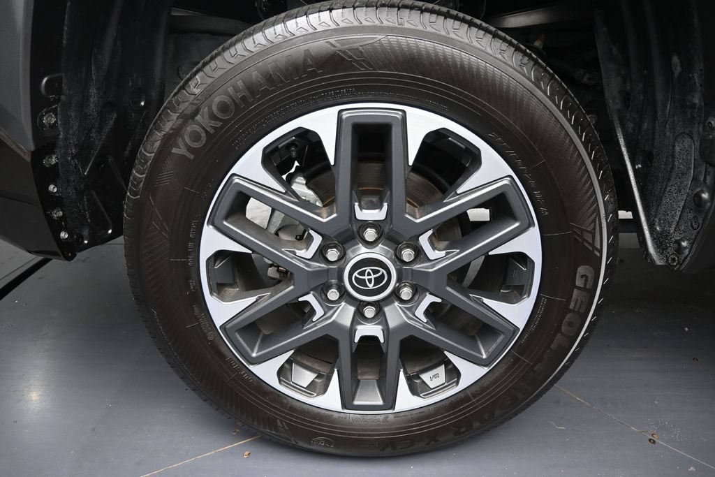 Used 2024 Toyota Tundra Limited AWD/4WD image 43