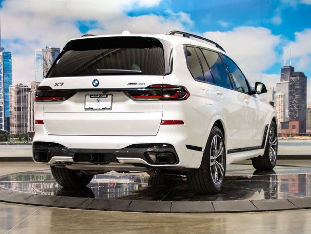Used 2025 BMW X7 xDrive40i w/ M Sport Package AWD/4WD image 8