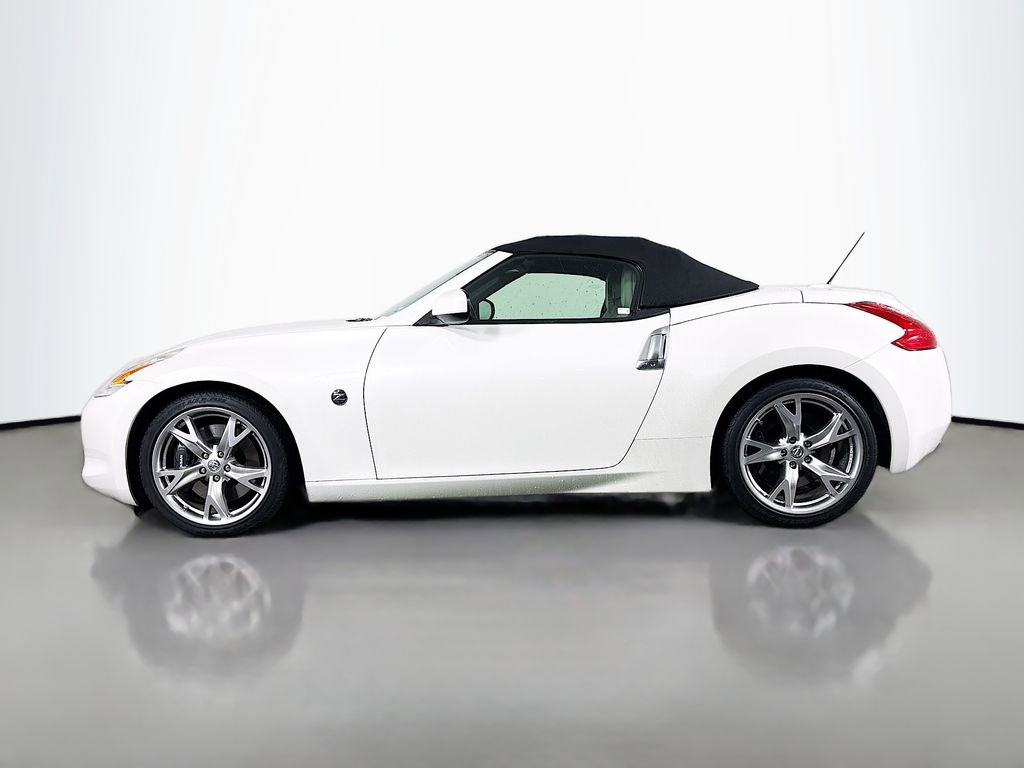 Used 2010 Nissan 370Z Touring w/ Sport Pkg image 5