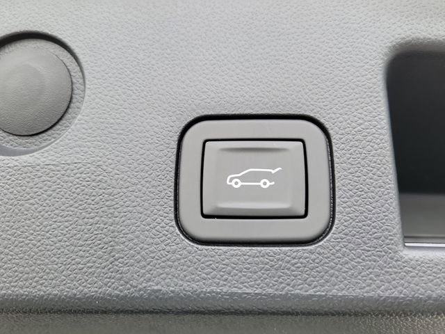 New 2026 GMC Terrain Denali w/ LPO, Floor Liner Package image 9