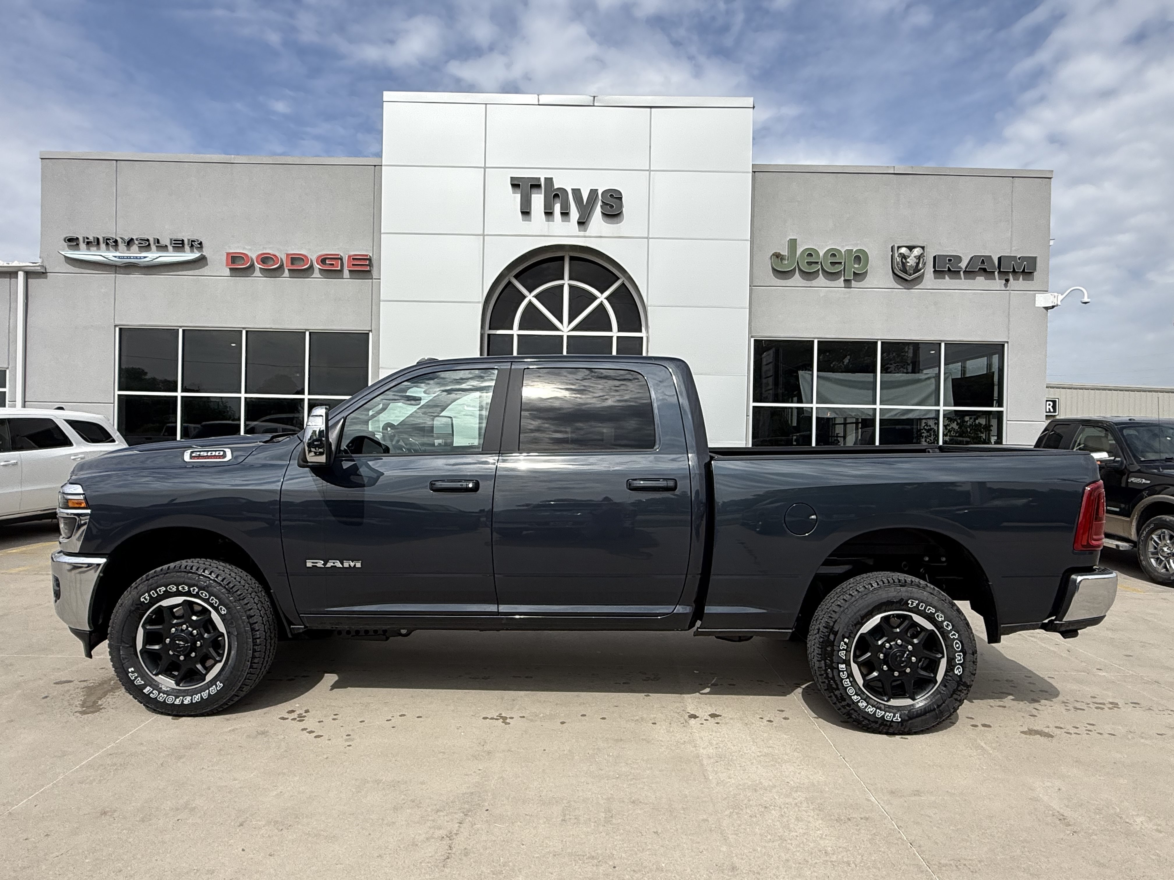 New 2026 RAM 2500 Laramie AWD/4WD image 37