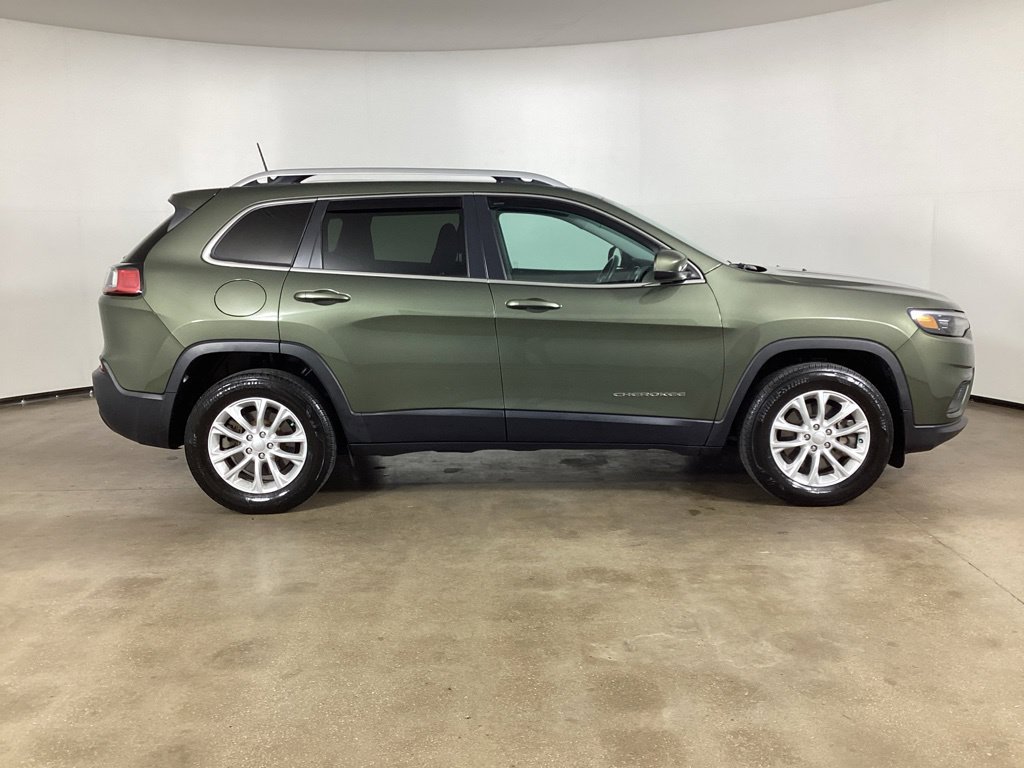 Used 2019 Jeep Cherokee Latitude w/ Cold Weather Group AWD/4WD image 4
