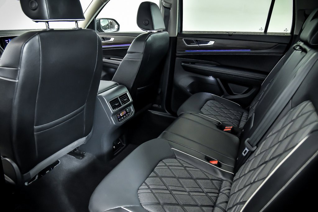 Certified 2025 Volkswagen Atlas SEL Premium R-Line image 18