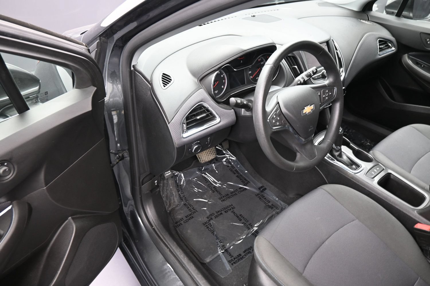 Used 2019 Chevrolet Cruze LT w/ Convenience Package FWD image 12