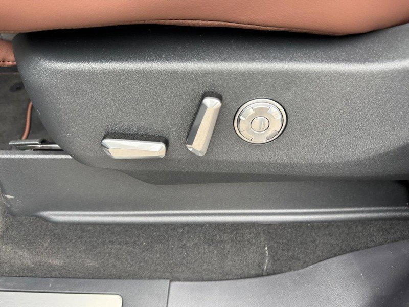 New 2025 Lincoln Navigator L Reserve image 19
