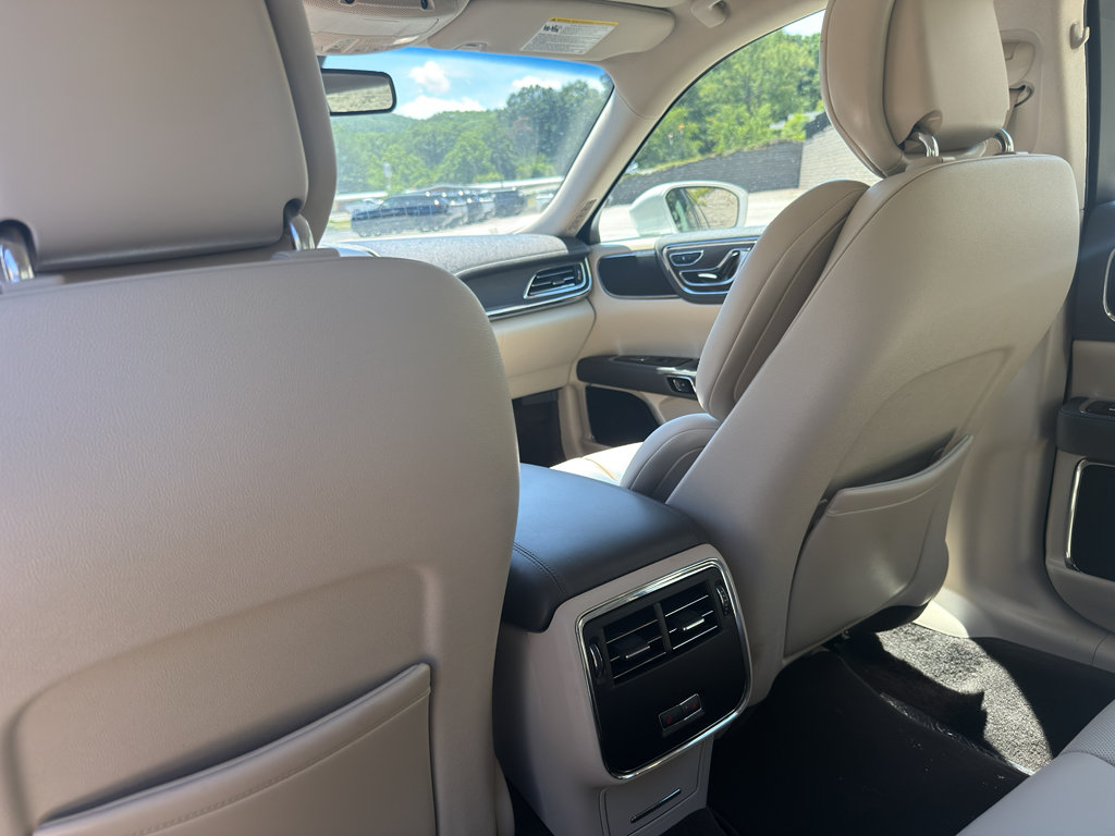 Used 2018 Lincoln Continental Select w/ Continental Climate Package AWD/4WD image 14
