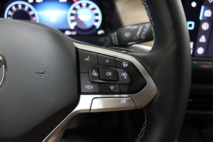 Used 2024 Volkswagen Atlas SE image 28