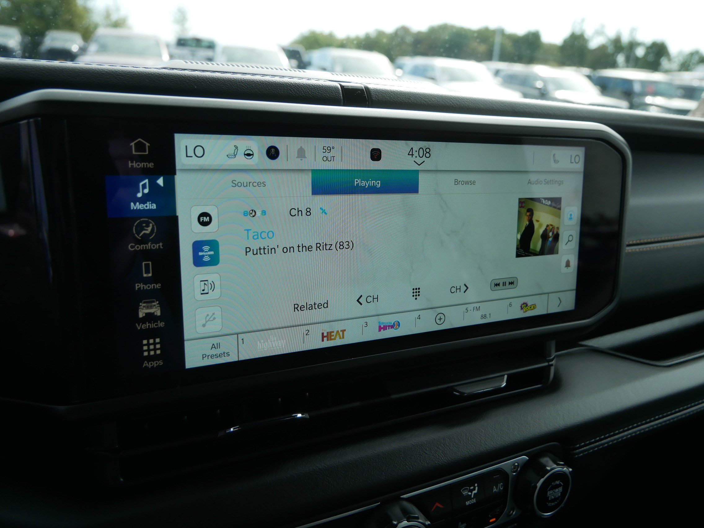 Used 2024 Jeep Wrangler Sahara image 31