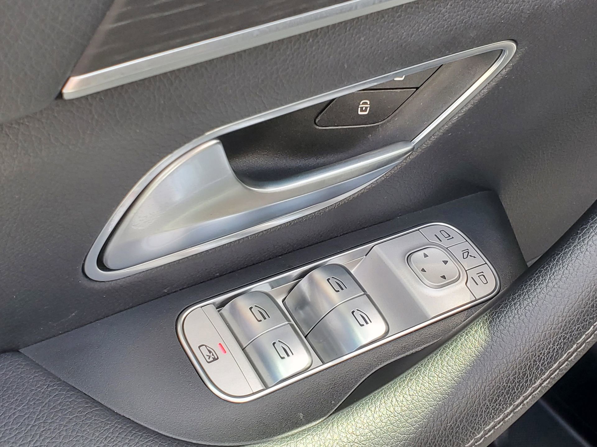 Used 2022 Mercedes-Benz GLE 350 w/ Premium Package image 16