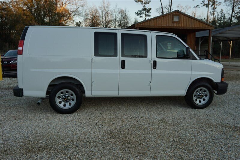 Used 2010 Chevrolet Express 1500 RWD image 20