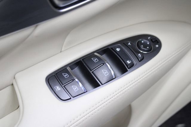 Used 2012 INFINITI M56 RWD image 11