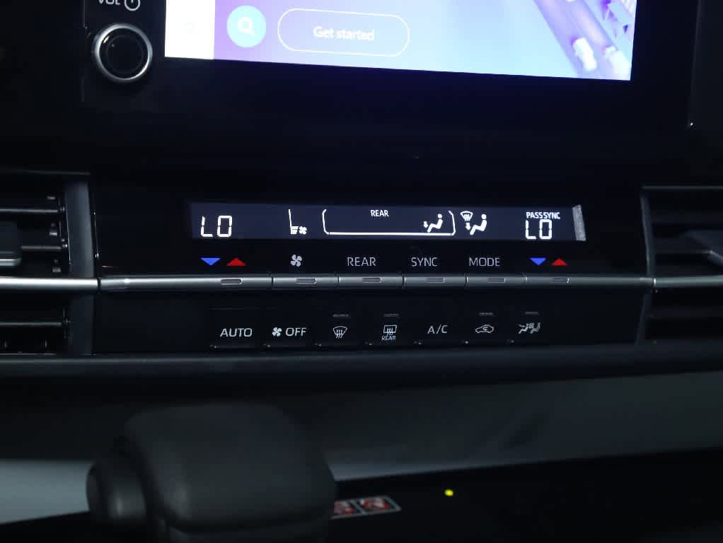 Used 2025 Toyota Sienna LE FWD image 25