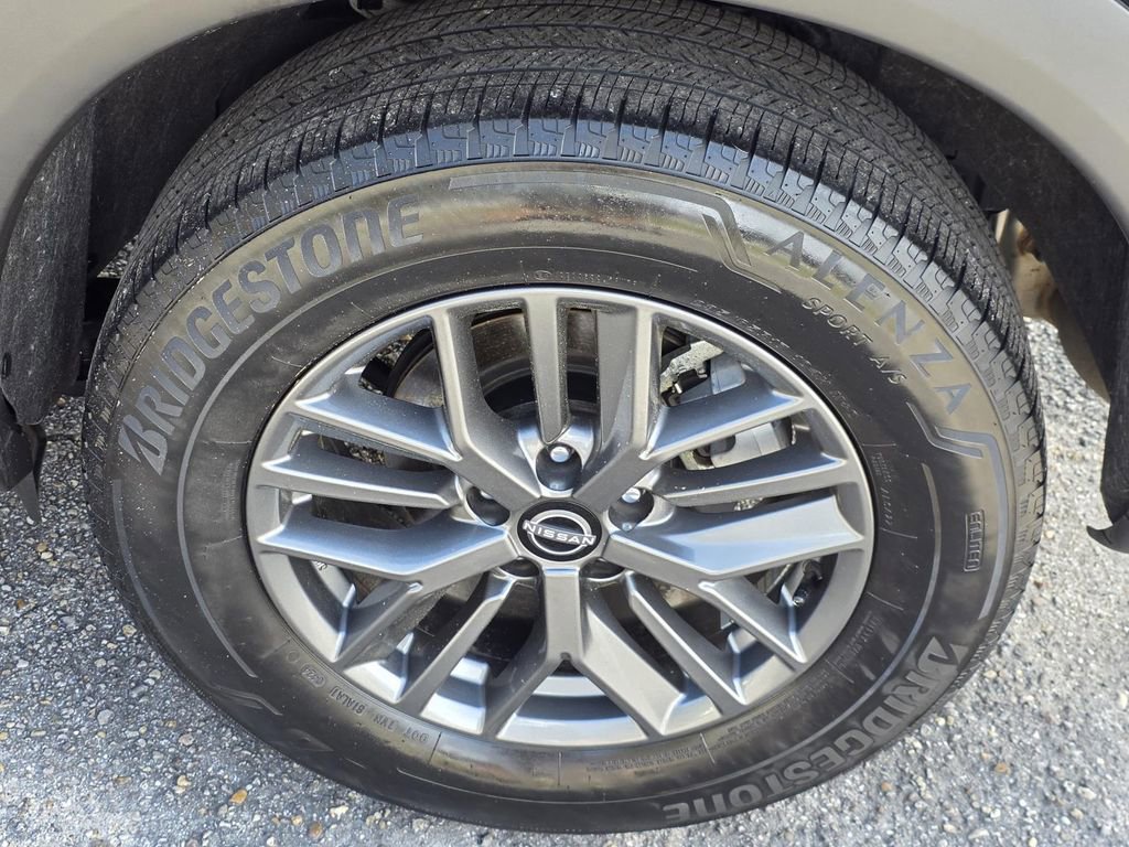 Used 2024 Nissan Rogue S image 31