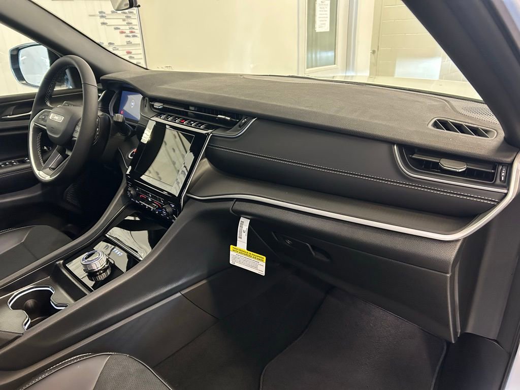 New 2025 Jeep Grand Cherokee Laredo image 22