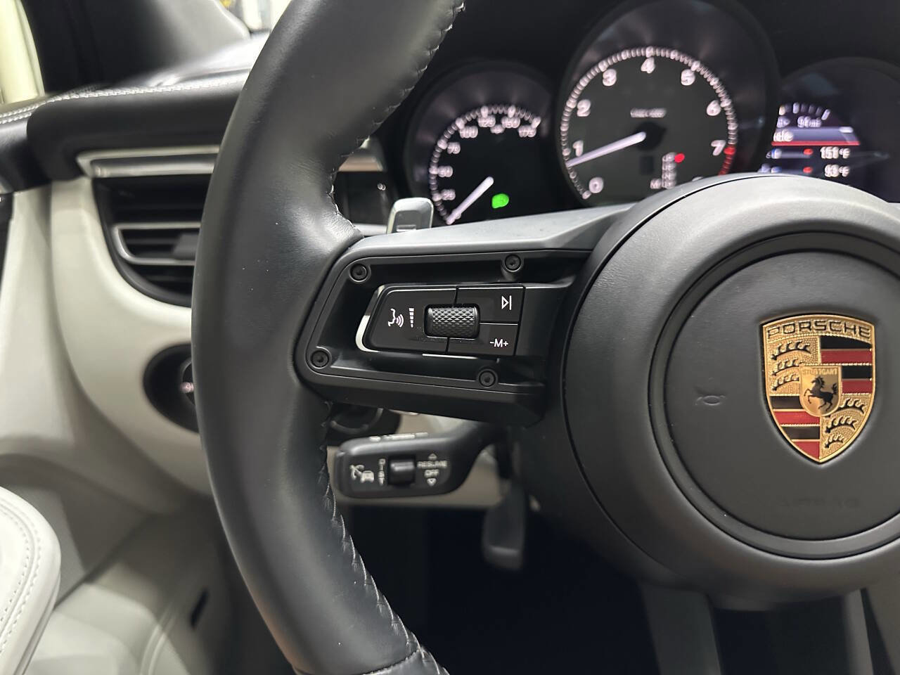 Used 2024 Porsche Macan S image 21