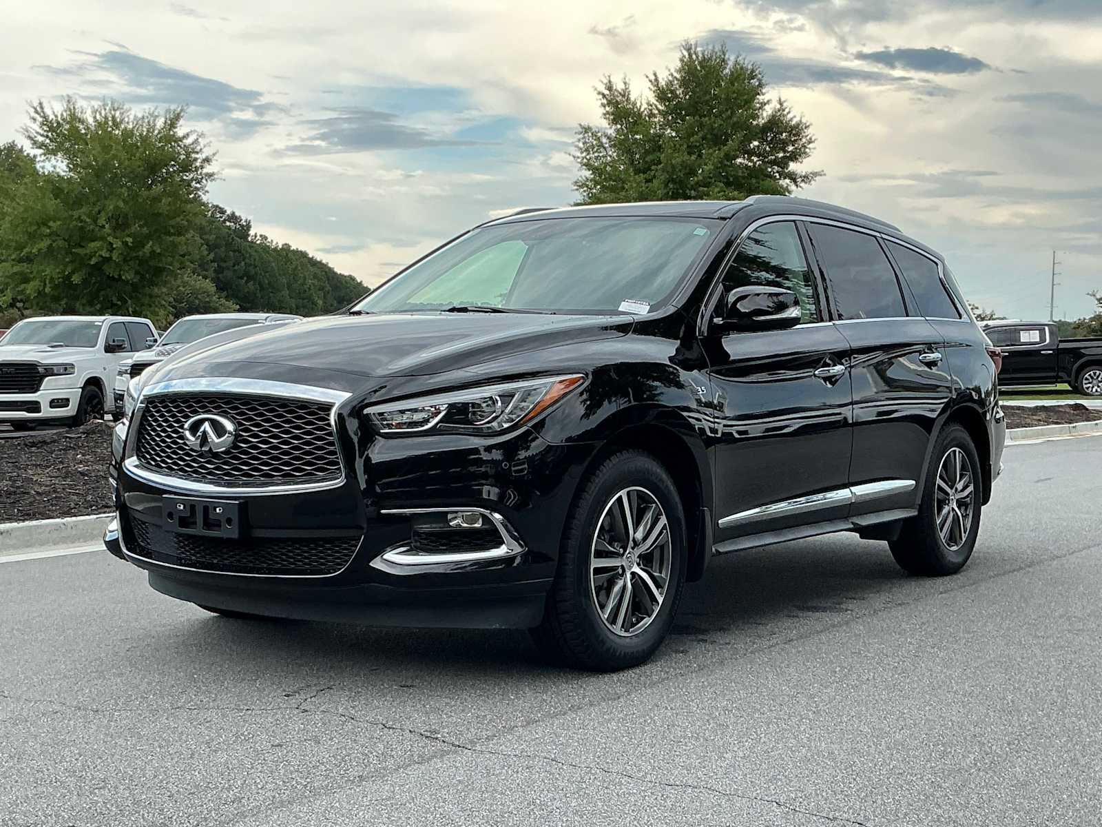 Used 2017 INFINITI QX60 FWD w/ Premium Plus Package image 1