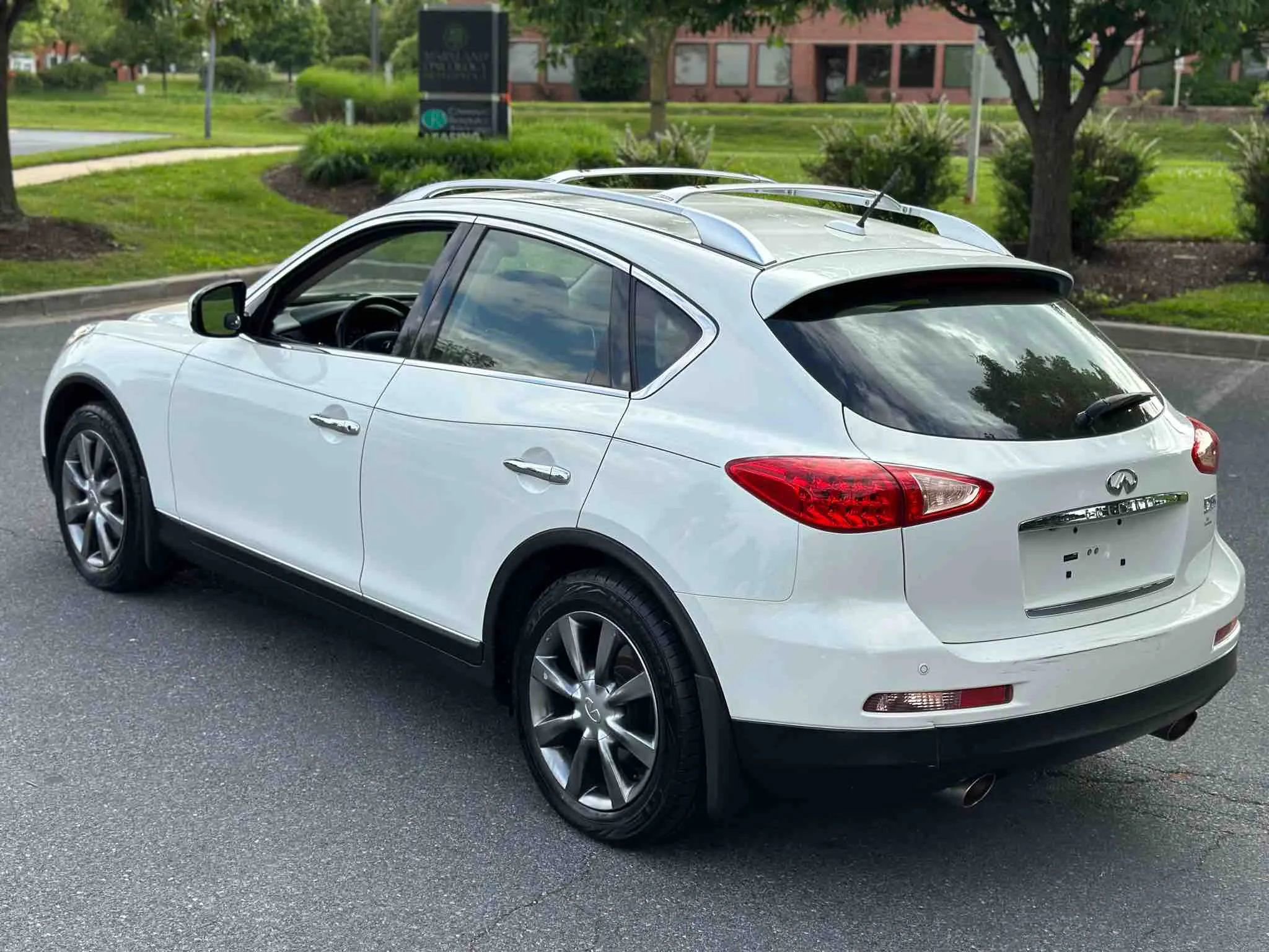 Used 2012 INFINITI EX35 Journey w/ Premium Pkg image 10