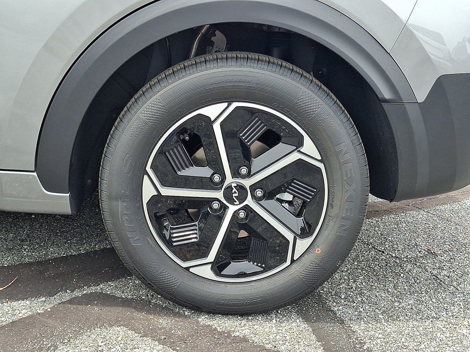 New 2026 Kia Niro EX FWD image 5