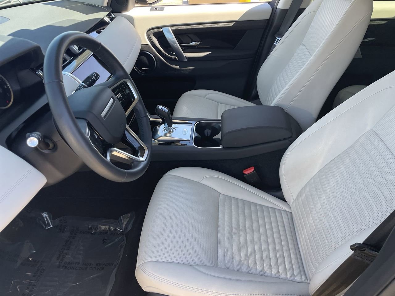 Used 2023 Land Rover Discovery Sport SE image 18